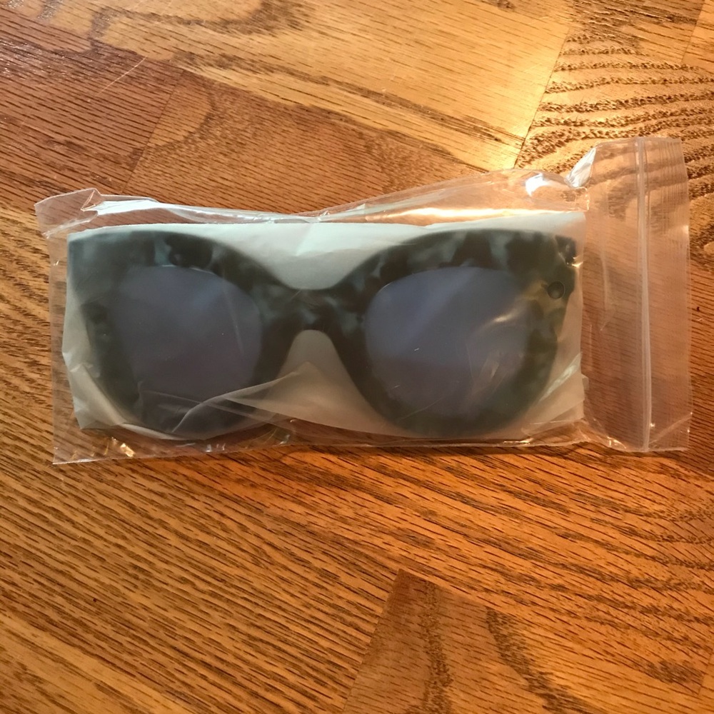 NWT Cat Eye Round Oversized Sunglasses 100% UVA & UVB Protection - Picture 12 of 15